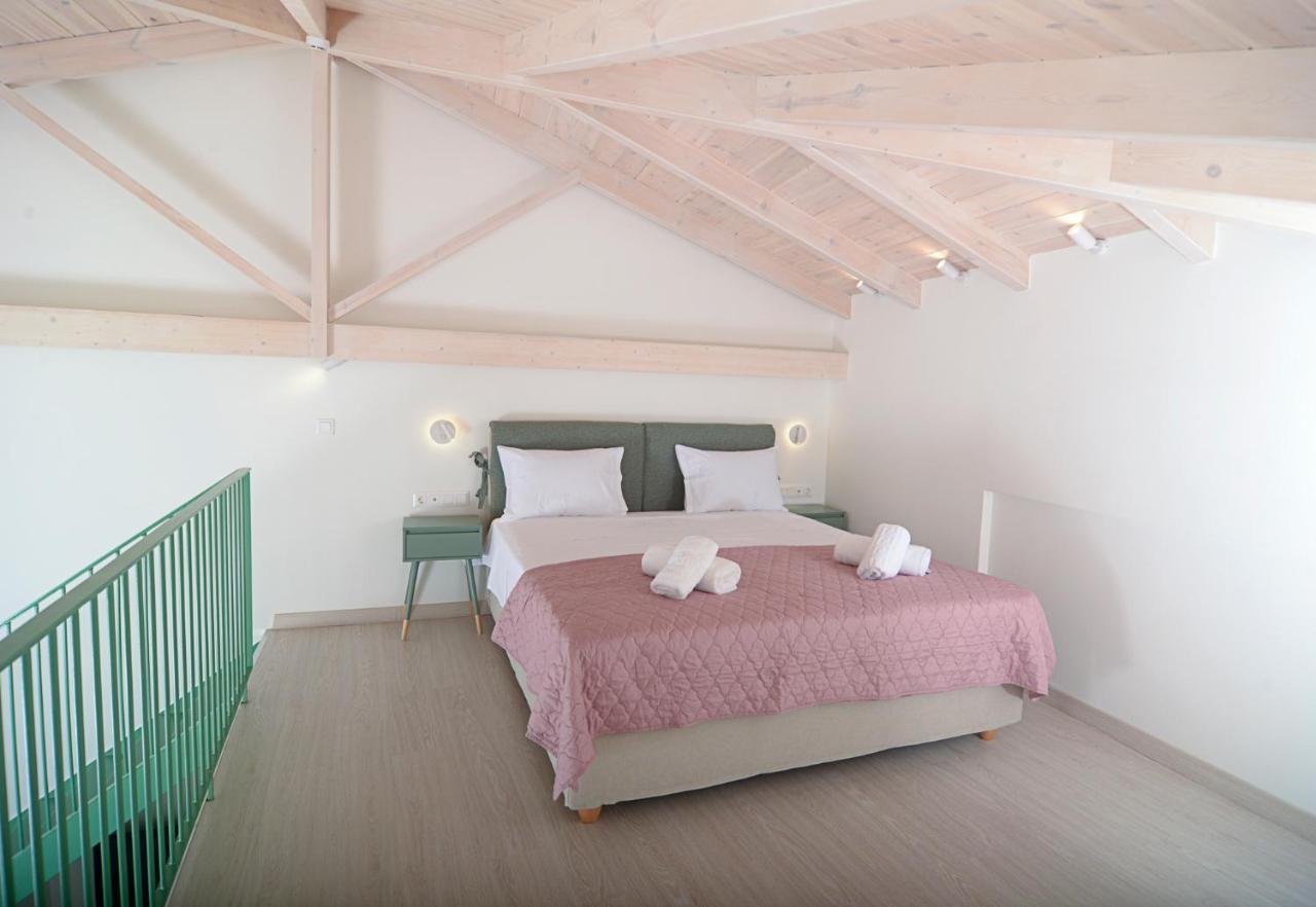 Isavella's Under The Castle Apartment Kalamata