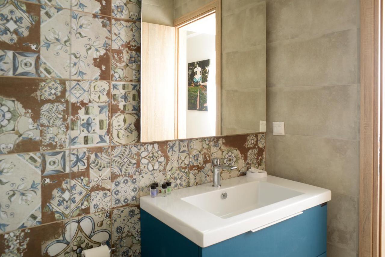 Isavella's Under The Castle Apartment Kalamata